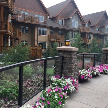 Stoneridge Mountain Resort - Nice flowers by the pool - Hotels Near Me - Canmore, Alberta