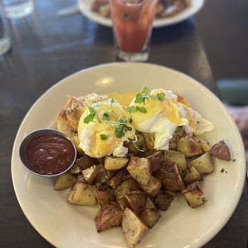 Homesteader - Eggs Benedict and potatoes - New American Near Me - Kansas City, Missouri Homesteader - Eggs Benedict and potatoes - New American Near Me - Kansas City, Missouri