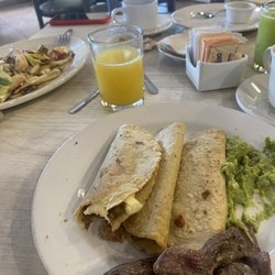 Los Sabores de Puebla - Quesadillas de todo y huarache con arrachera