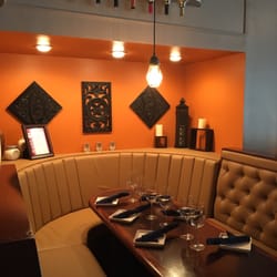 Oliver's - Beautiful decor.