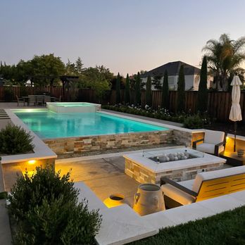 Alderland - Infinity edge pool with a sunken firepit patio. - Landscape Architects or Designers Near Me - Walnut Creek, California