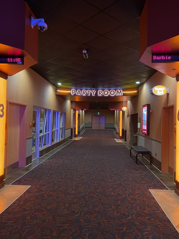 REGAL LANSING MALL 33 Photos & 14 Reviews 5330 W Saginaw Hwy