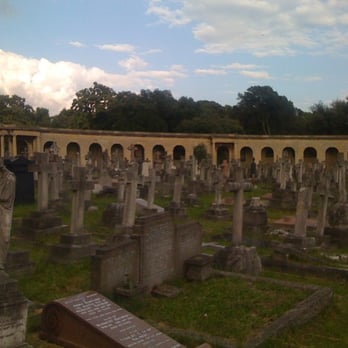 Brompton Cemetery - Landmarks & Historical Buildings Near Me - London, XGL