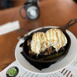Worthy Brewing - Chocolate brownie w vanilla ice cream, walnuts and caramel