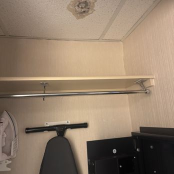 Sheraton Grand Chicago Riverwalk - A little issue in the room - Hotels Near Me - Chicago, Illinois Sheraton Grand Chicago Riverwalk - A little issue in the room - Hotels Near Me - Chicago, Illinois