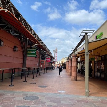 Citadel Outlets - Wasn't very crowded on a Thursday - Outlet Stores Near Me - Los Angeles, California