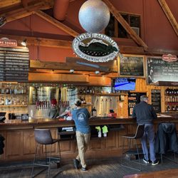 Howe Sound Inn & Brewing Co. - Bar area~