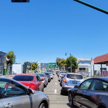 Park Street Bridge - Traffic heading to the bridge at lunchtime - Landmarks & Historical Buildings Near Me - Alameda, California Park Street Bridge - Traffic heading to the bridge at lunchtime - Landmarks & Historical Buildings Near Me - Alameda, California
