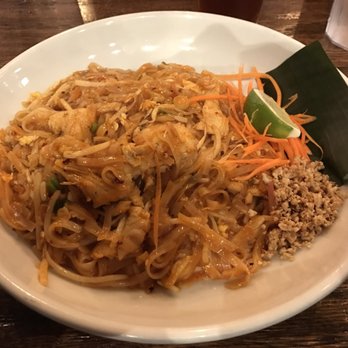 Lemongrass Cafe - Chicken Pad Thai - Pan Asian Near Me - Moline, Illinois