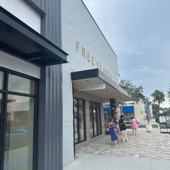 Free People - Outside of the store - Women's Clothing Near Me - Winter Park, Florida Free People - Outside of the store - Women's Clothing Near Me - Winter Park, Florida