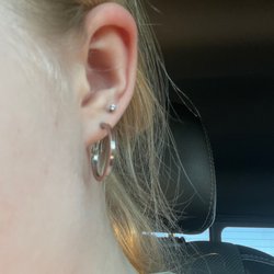 Sacred Images Tattoo And Piercing - Double piercing