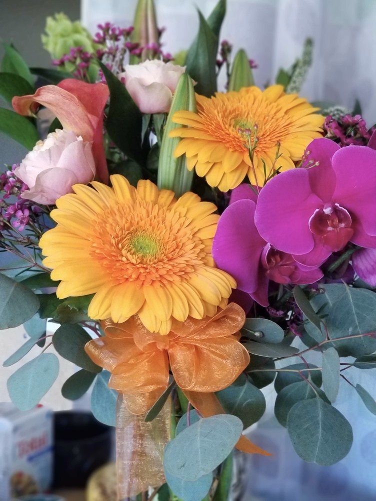 FLORAL DESIGN STUDIO Updated July 2024 1532 Monterey St, San Luis