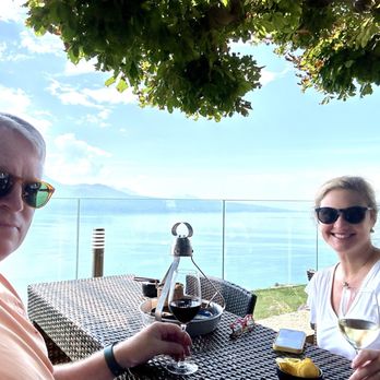 Le Deck - Cheers! - Swiss Food Near Me - Chexbres, VD