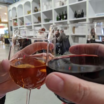 Freedom Run Winery - Cheers!! - Wine Tasting Room Near Me - Lockport, New York