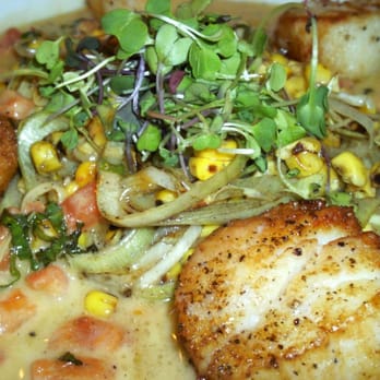 Balboa Cafe - seared scallops - Bars Near Me - San Francisco, California