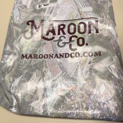 Maroon & Co - Cool shipping bag with campus scenes