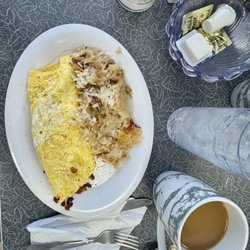 Grits Grill - Bacon, sausage & cheese omelette