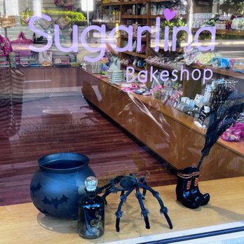 Sugarlina Bakeshop - Festive decorations - Bakeries Near Me - Honolulu, Hawaii