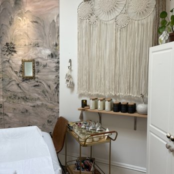 Bush & Ivy - Suite 3 - Waxing Near Me - Vashon, Washington Bush & Ivy - Suite 3 - Waxing Near Me - Vashon, Washington