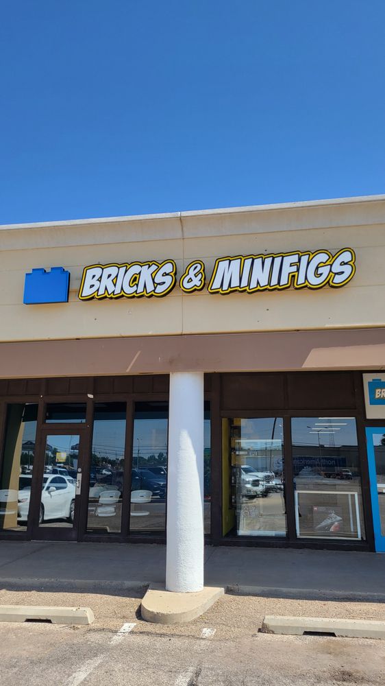 A Visual Tour of Bricks and Minifigs Amarillo: Bulk Bins, Massive Displays, and Nostalgic Sets