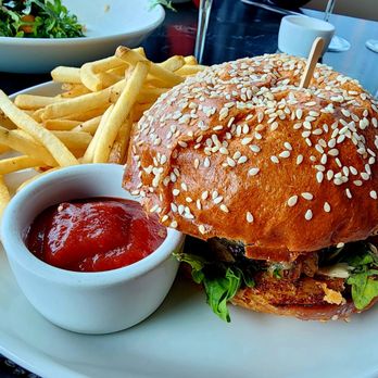 Willamette Valley Vineyards - Vancouver Waterfront - Waterfront Wagyu Burger - Wine Tasting Room Near Me - Vancouver, Washington Willamette Valley Vineyards - Vancouver Waterfront - Waterfront Wagyu Burger - Wine Tasting Room Near Me - Vancouver, Washington
