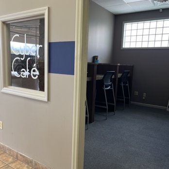 Rocky Top Ford - Quiet area to do your tech work. - Car Dealers Near Me - Sevierville, Tennessee