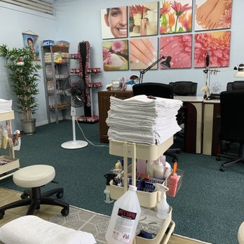Ivy Nail Spa - Nail Salons Near Me - Tavernier, Florida