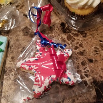 Carlo's Bakery - 4th of July cookies. My mom just ate this yesterday (August 31st and loved it) - Bakeries Near Me - Hoboken, New Jersey