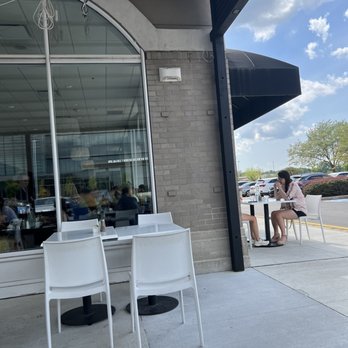 Cafe Patachou - Outdoor seating - Breakfast & Brunch Near Me - Indianapolis, Indiana