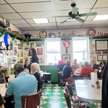 Filling Station BBQ - Inside - Barbeque Near Me - Lee's Summit, Missouri