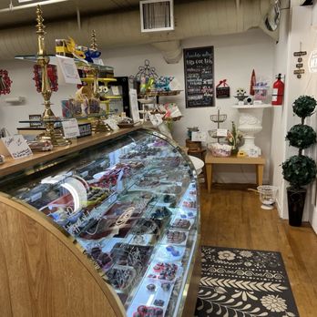 Sweet Cascades Chocolatier - Inside - Chocolatiers & Shops Near Me - Savage, Maryland Sweet Cascades Chocolatier - Inside - Chocolatiers & Shops Near Me - Savage, Maryland