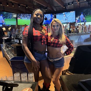 Twin Peaks - New American Near Me - Myrtle Beach, South Carolina
