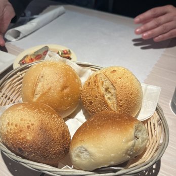 Chi Chi's Pizza - Warm bread basket - Pizza Near Me - Northridge, California
