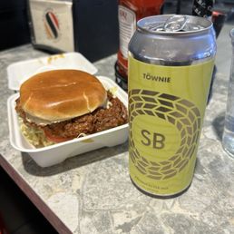 Tennessee Hot Chicken Sammiche and A Töwnie beer from Spiral Brewery.