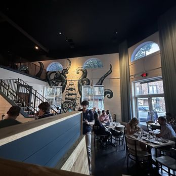 The Argonaut - Seating area - Cocktail Bars Near Me - Atlanta, Georgia