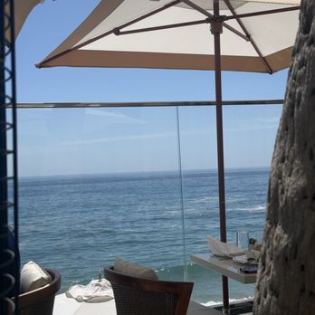 Splashes Restaurant - Seating area by the ocean - New American Near Me - Laguna Beach, California Splashes Restaurant - Seating area by the ocean - New American Near Me - Laguna Beach, California
