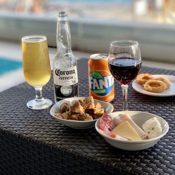 Hilton - cocktail hour 6pm to 10pm - Hotels Near Me - Buenos Aires, C