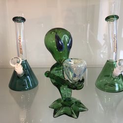Smoke In The Water - Lots of bongs!