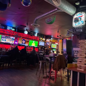 BREAK BAR - Updated February 2026 - 447 Photos & 602 Reviews - 32-04