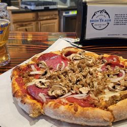 Bron Yr Aur - The Itaian pizza paired with their Tie-It-On blonde ale.