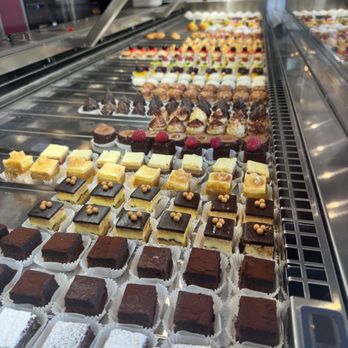 Chocolat & Chocolat - Display - Cafes Near Me - Ferrara, FE