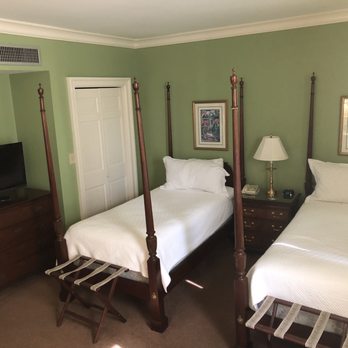 Planters Inn - Twin bed room - Hotels Near Me - Savannah, Georgia
