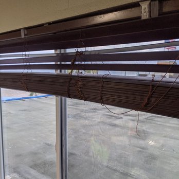 Surfer Beach Hotel - To keep the blinds up, we had to tie them - San Diego, CA