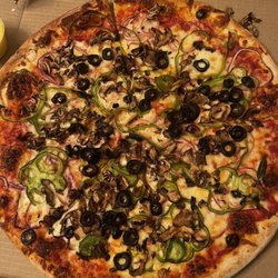 La Roma Pizza - Well done Veggie Pizza. so good