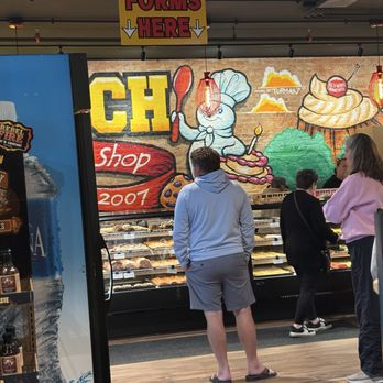 Hanisch Bakery & Coffee Shop - Bakeries Near Me - Red Wing, Minnesota