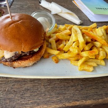 Seehaus - Burger LA Extra Käse - Burgers Near Me - Langenfeld, NW Seehaus - Burger LA Extra Käse - Burgers Near Me - Langenfeld, NW