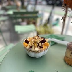 Little Hawaii Smoothie Bar - Coconut bowl