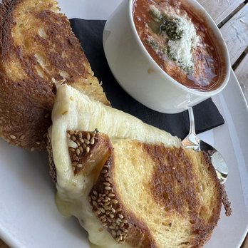 Riverside - Grilled cheese with tomato soup - New American Near Me - Hood River, Oregon