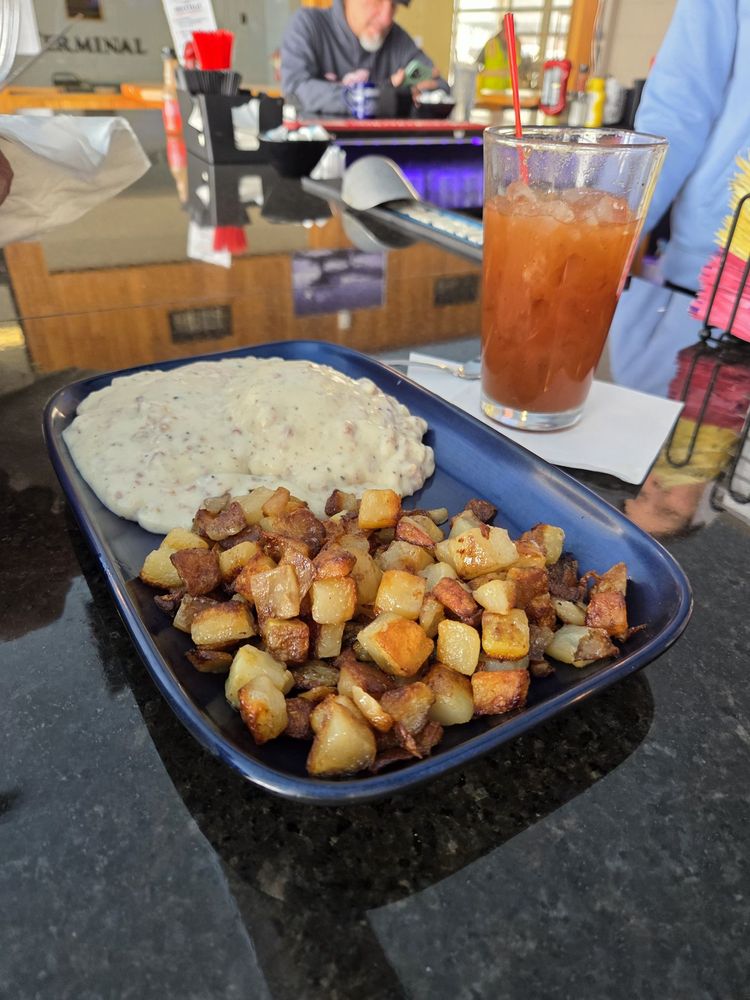 Social spots from Taildraggers Bar & Grill