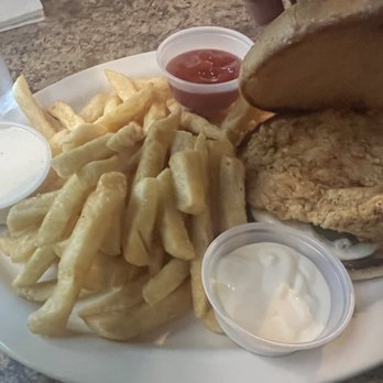 Cedar Street Tavern - Fried Chicken Sandwich - American Near Me - Charlotte, North Carolina